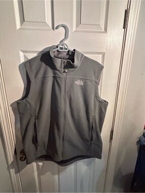 The North Face Charcoal Gray Full-Zip Fleece Vest